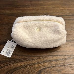NWT Lululemon Feeling Ready Mini Pouch *Fleece